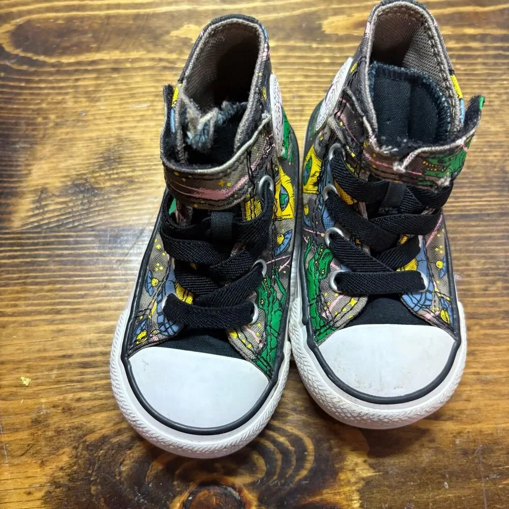 Converse Dino Sneakers Size 5‎